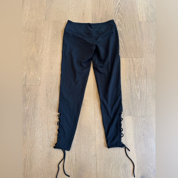 Chaser Medium Black Cut Out Leggings.🖤⚡️ - Picture 2 of 3